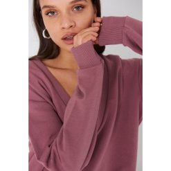 Odzież damska: NA-KD Basic Bluza basic z dekoltem V - Purple