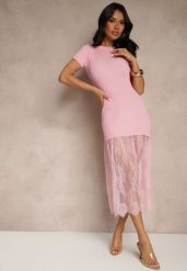 Różowa Sukienka Prążkowana Ozdobiona Koronką Lorzedi. Czerwone sukienki damskie Renee, bez wzorów, z koronki, eleganckie, bez ramiączek. W wyprzedaży za 119.99 zł.