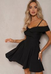 Czarna Sukienka na Ramiączkach z Regulacją z Usztywnionymi Miseczkami Miviora. Czarne sukienki damskie Renee, z aplikacjami, eleganckie, bez ramiączek. Za 149.99 zł.