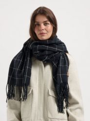 TRAVELIN' Szal w kolorze czarnym rozmiar: onesize. Czarne szaliki damskie Travelin', bez wzorów, z materiału. Za 173.99 zł.