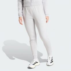 Spodnie dresowe Entrada26. Szare spodnie sportowe damskie Adidas, l, z aplikacjami, z bawełny, z standardowym stanem, na fitness i siłownię. Za 131.99 zł.