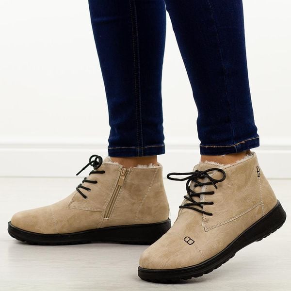 Beżowe botki damskie Potocki 90363. Brązowe botki damskie POTOCKI, na jesień, z jeansu, eleganckie, z okrągłym noskiem, bez obcasa, na płaskiej podeszwie, bez zapięcia. Za 169.00 zł.