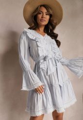 Niebieska Mini Sukienka o Rozkloszowanym Kroju z Falbankami i Materiałowym Paskiem w Talii Fiorfa. Niebieskie sukienki damskie Renee, bez wzorów, z materiału, eleganckie, bez ramiączek. W wyprzedaży za 143.99 zł.