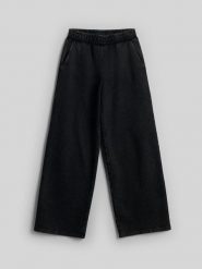 4F Szerokie spodnie dresowe damskie - czarne L. Czarne spodnie dresowe damskie 4F, bez wzorów, z bawełny, krótkie. Za 159.99 zł.