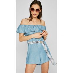 Guess Jeans - Kombinezon. Szare kombinezony damskie Guess Jeans, w paski, z denimu, bez ramiączek. W wyprzedaży za 339.90 zł.