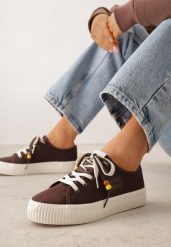 Brązowe Niskie Trampki z Podwójnymi Sznurówkami na Tłoczonej Platformie Astedella. Brązowe trampki damskie Renee, bez wzorów, z materiału, bez zapięcia. Za 109.99 zł.