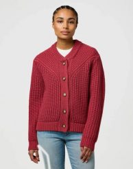 DAMSKI SWETER WRANGLER WESTERN CARDIGAN EARTH RED 112370797. Czerwone swetry klasyczne damskie Wrangler, xl, bez kołnierzyka. Za 159.99 zł.