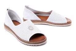 ARTIKER RELAKS 44C0689 biały, sandały damskie. Białe sandały damskie Artiker Relaks, bez wzorów, ze skóry, bez obcasa, bez zapięcia. Za 220.92 zł.