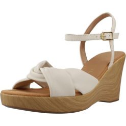 Sandały UNISA RAMIRO NTO Biały. Białe sandały damskie Unisa, bez wzorów, ze skóry, bez obcasa, bez zapięcia. Za 353.99 zł.