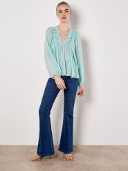 Apricot Bluzka w kolorze turkusowym rozmiar: L. Niebieskie bluzki damskie Apricot, l, bez wzorów, bez kołnierzyka, bez ramiączek. Za 82.99 zł.