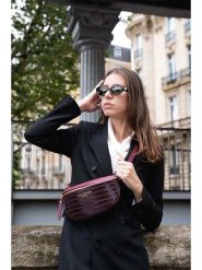 Maison héritage PARIS Skórzana saszetka "Kimi Croco" w kolorze bordowym - 28 x 15 x 5 cm rozmiar: onesize. Czerwone nerki i saszetki damskie maison héritage PARIS, bez wzorów, z materiału. Za 217.99 zł.