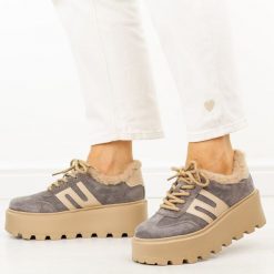 Taupe skórzane sneakersy damskie Filippo Dp7110/26. Obuwie sportowe casual damskie Filippo, z dzianiny, bez zapięcia. Za 299.00 zł.