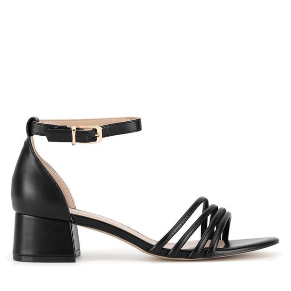 Sandały JENNY. Czarne sandały damskie Jenny, bez wzorów, bez obcasa, na słupku, bez zapięcia. Za 129.99 zł.