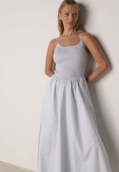 Niebieska Bawełniana Sukienka Rozkloszowana z Elastyczną Górą i Wiązanymi Ramiączkami Nyphea. Niebieskie sukienki damskie Born2be, bez wzorów, z bawełny, eleganckie, bez ramiączek. Za 139.99 zł.