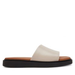 Klapki Vagabond Shoemakers. Brązowe klapki damskie Vagabond Shoemakers, bez wzorów, bez obcasa, bez zapięcia. Za 249.99 zł.