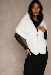 Białe Ponczo z Ozdobnym Futerkiem Cralinne. Białe swetry klasyczne damskie Renee, bez kołnierzyka. Za 99.99 zł.