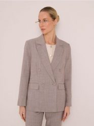 Dwurzędowy żakiet z domieszką wiskozy - beżowy. Brązowe marynarki i żakiety damskie Sinsay, l, bez wzorów, z wiskozy. Za 79.99 zł.