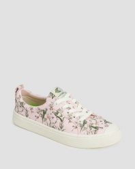 Tenisówki damskie Cariuma OCA Low Canvas Pale Lilac Parrot Print. Czerwone trampki damskie CARIUMA, bez wzorów, z gumy, bez zapięcia. Za 325.95 zł.