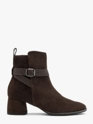 Brązowe botki z paskiem i klamrą. Brązowe botki damskie Ryłko, ze skóry, eleganckie, bez obcasa, na słupku, bez zapięcia. Za 529.99 zł.