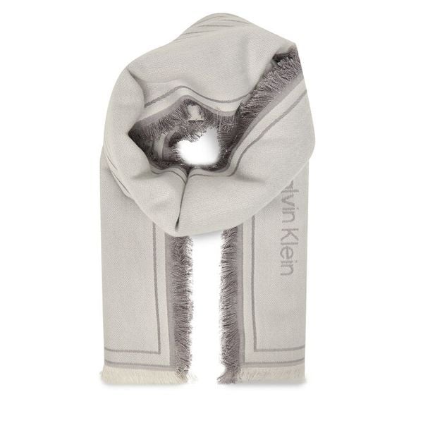 Chusta Calvin Klein. Szare chusty damskie Calvin Klein, bez wzorów. Za 249.99 zł.