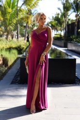 Długa sukienka na wesele rozkloszowana na ramiączkach fuksja. Czerwone sukienki damskie Sukienki.shop, z aplikacjami, z elastanu, eleganckie, bez ramiączek. Za 389.00 zł.