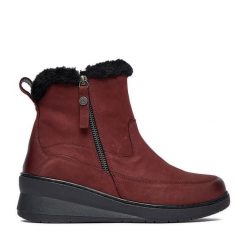 Botki Go Soft. Czerwone botki damskie GO SOFT, bez obcasa, na koturnie, bez zapięcia. Za 259.99 zł.