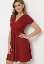 Bordowa Rozkloszowana Sukienka z Wiskozą o Kopertowym Kroju z Marszczeniem Adivas. Czerwone sukienki damskie Born2be, bez wzorów, z wiskozy, eleganckie, bez ramiączek. Za 169.99 zł.