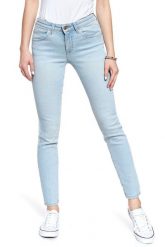 WRANGLER SKINNY FORGET ME NOT W28KTX289 112128340. Niebieskie rurki damskie Wrangler, bez wzorów, z jeansu. W wyprzedaży za 89.99 zł.