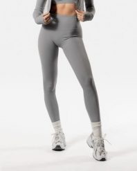 Damskie legginsy LuxForm z ultrawysokim stanem i efektem scrunch – szary. Szare legginsy damskie AESTHETIC WOLF, xl, bez wzorów, z materiału. Za 269.99 zł.