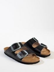 BACKSUN Klapki "Londrina" w kolorze czarnym rozmiar: 39. Czarne klapki damskie Backsun, bez wzorów, z otwartym noskiem, bez obcasa, bez zapięcia. Za 130.99 zł.