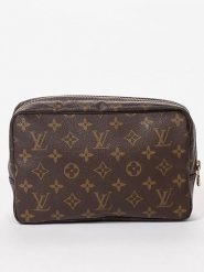 Louis Vuitton Kosmetyczka w kolorze brązowym - 19 x 15 x 6 cm rozmiar: onesize. Brązowe kosmetyczki damskie Louis Vuitton, bez wzorów, z materiału. Za 2,240.99 zł.