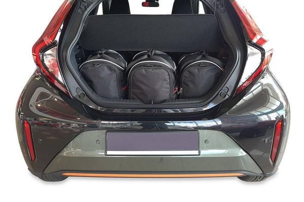Torby Do Bagażnika Toyota Aygo X 2022+ 3Szt Kjust. Czarne torby podróżne KJUST, bez wzorów, z kauczuku. Za 697.00 zł.