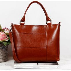 Torebka skórzana damska kuferek DAN-A T226 camel. Brązowe kuferki damskie DAN-A, ze skóry, bez dodatków. Za 329.99 zł.