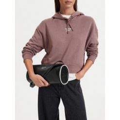 Torebka Reebok. Czarne torebki klasyczne damskie Reebok, bez dodatków. Za 129.99 zł.