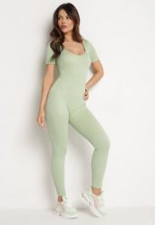 Jasnozielony Długi Kombinezon Bodycon z Prążkowanej Dzianiny Selagia. Zielone sukienki damskie Born2be, bez wzorów, z dzianiny, bez ramiączek. Za 119.99 zł.