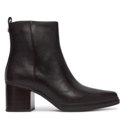 Botki MICHAEL Michael Kors. Brązowe botki damskie MICHAEL Michael Kors, bez obcasa, na słupku, bez zapięcia. Za 789.99 zł.