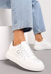 Biało-Srebrne Sneakersy z Napisami Graffiti i Odpinanym Brelokiem z Uśmiechniętą Emotką Fawnitte. Białe obuwie sportowe damskie Renee, z materiału, bez zapięcia. Za 79.99 zł.