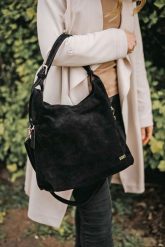 Worek SHE skóra import zamsz czarna. Czarne shopper bag SHE, ze skóry, zamszowe, bez dodatków. Za 299.99 zł.