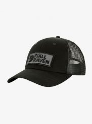 Czapka z daszkiem Fjallraven Langtradarkeps. Czarne czapki z daszkiem damskie Fjällräven, bez wzorów, z bawełny. Za 175.99 zł.