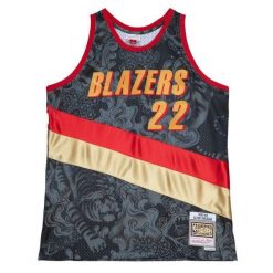 Koszulka Portland Trail Blazers NBA Cny 4.0 Swingman Jersey 1991 Clyde Drexler. Czarne koszulki damskie Mitchell & Ness, bez wzorów, z jersey, bez kołnierzyka, bez ramiączek. Za 632.50 zł.