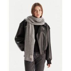 Szalik Calvin Klein. Szare szaliki damskie Calvin Klein, bez wzorów. Za 599.99 zł.