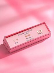 Created with Love 3-częściowy zestaw kolczyków-wkrętek "Glimmer" rozmiar: onesize. Białe kolczyki damskie Created with Love, z cyrkonią, z mosiądzu. Za 56.99 zł.