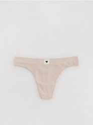 Majtki typu stringi - beżowy. Brązowe stringi Reserved, bez wzorów. Za 29.99 zł.