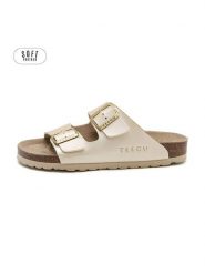 Teegu Klapki w kolorze złotym rozmiar: 42. Żółte klapki damskie teegu, bez wzorów, z otwartym noskiem, bez obcasa, bez zapięcia. Za 121.99 zł.