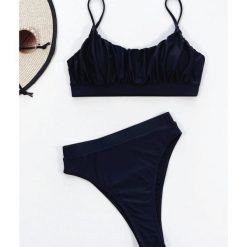 Strój kąpielowy zabudowany z marszczonym topem na plażę i basen Xochitl. Zielone bikini Intica, bez wzorów, z materiału. Za 149.00 zł.