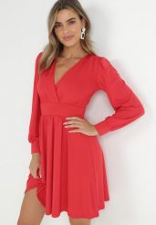 Czerwona Sukienka Kopertowa Taliowana Maecenus. Czerwone sukienki damskie Born2be, bez wzorów, z dzianiny, bez ramiączek. W wyprzedaży za 118.99 zł.