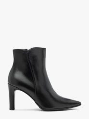 Czarne botki na obcasie ze skóry licowej. Czarne botki damskie Ryłko, ze skóry, eleganckie, za kostkę, bez obcasa, na obcasie, bez zapięcia. Za 499.99 zł.