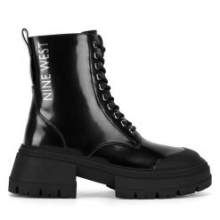 Botki Nine West. Czarne botki damskie Nine West, bez obcasa, na płaskiej podeszwie, bez zapięcia. Za 279.99 zł.