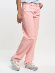 Jeansy damskie z rozszerzaną nogawką różowe Meg 601. Czerwone jeansy damskie Big Star. W wyprzedaży za 249.99 zł.