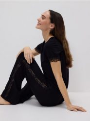 Dwuczęściowa piżama z wiskozą - czarny. Czarne piżamy damskie Reserved, bez wzorów, z wiskozy, bez ramiączek. Za 129.99 zł.